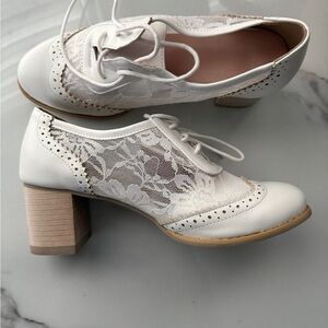 Chic White Lace Block Heel Shoes